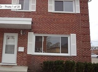 1238 N Boxwood Dr, Mount Prospect, IL 60056