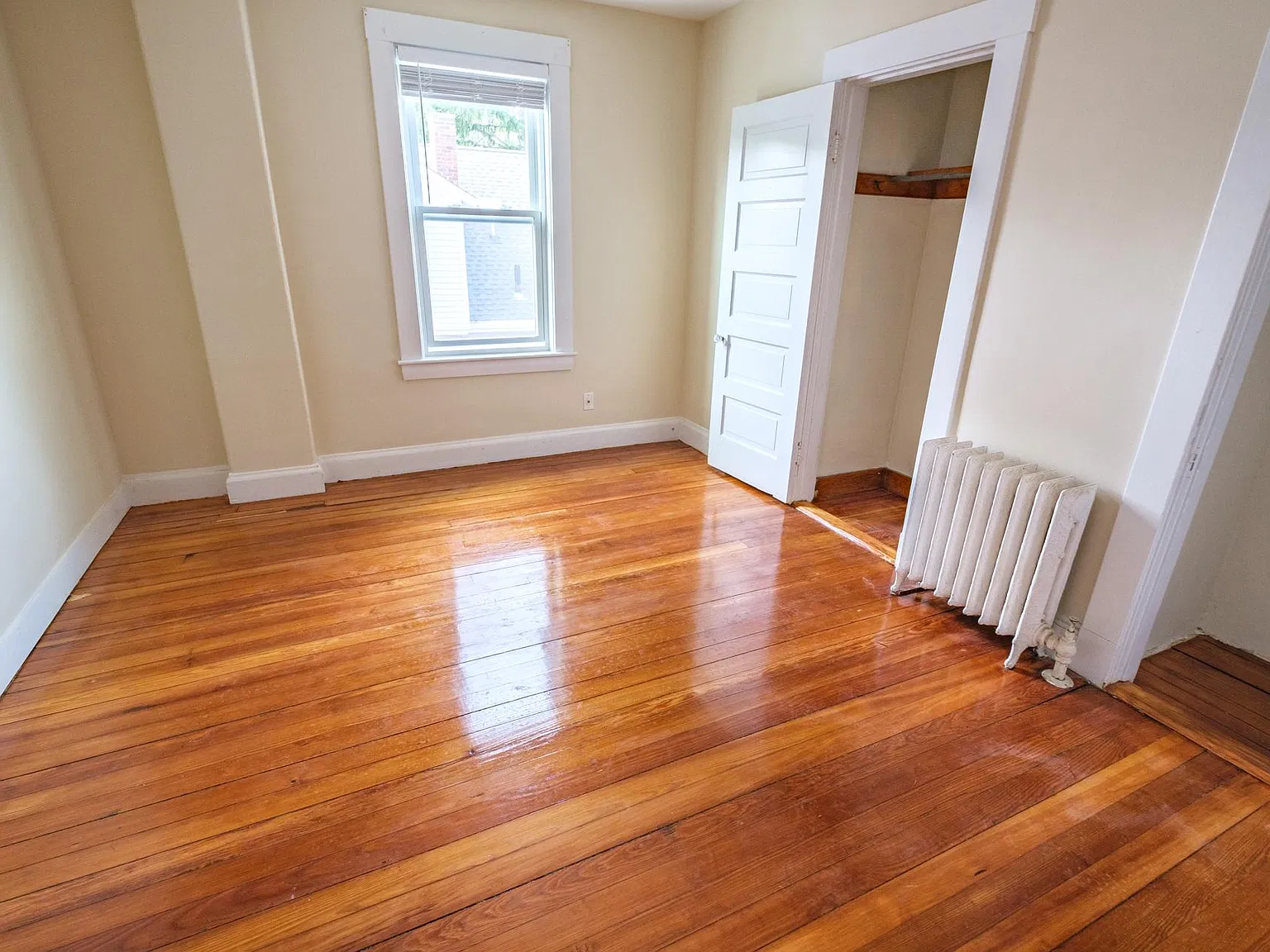 3 bed, 1200 sqft, $2,600 — Photo 4