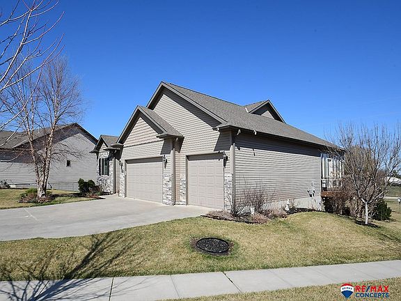 4th image of 9420 Garland St