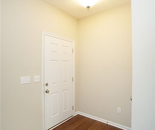 4th image of 481 Harrison Woods Ct