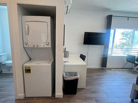 4th image of 1647 Ocean Front Walk APT 10