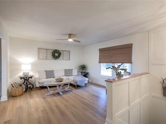 5th image of 412 Allen St