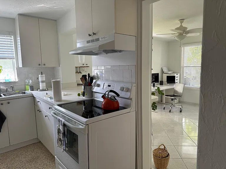 2710 Avenue C — Photo 8