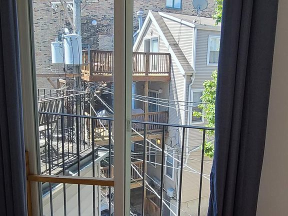 5th image of 1948 N Lincoln Ave #3