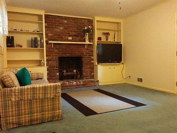 3rd image of 3551 Robinhill Dr