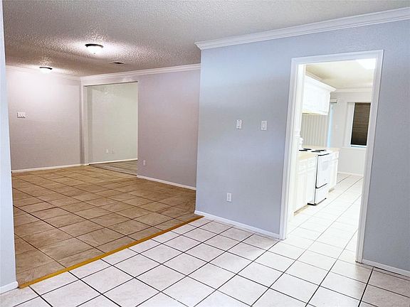 4th image of 11902 Greencreek Cir