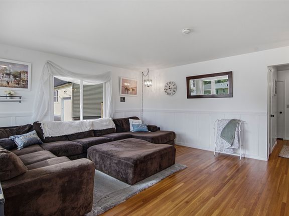 3rd image of 3308 Fairfax Street
