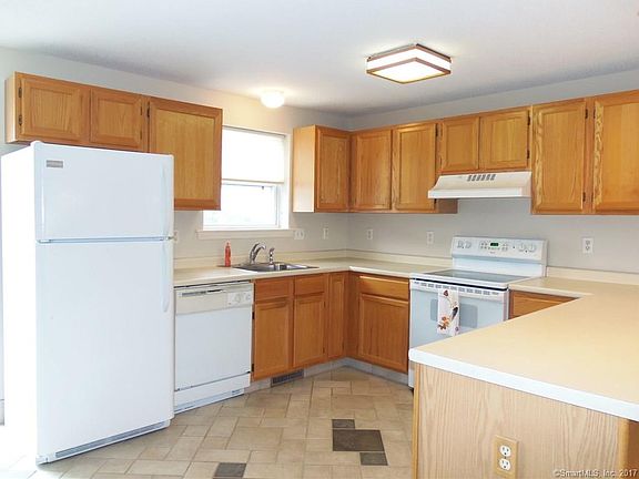 3rd image of 1 Larkspur Ln #1