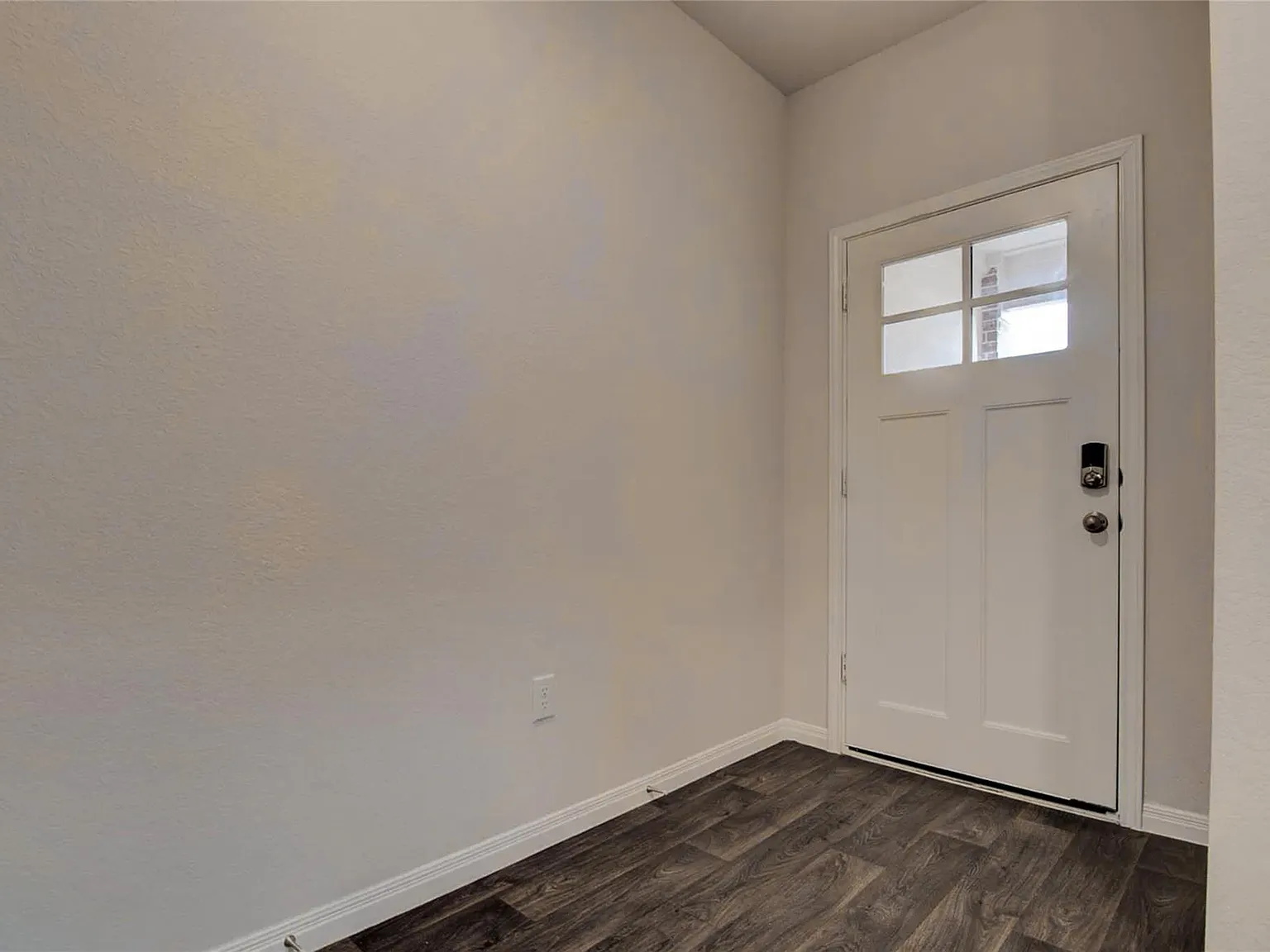 4 bed, 2.0 bath, 1825 sqft, $2,095 — Photo 2