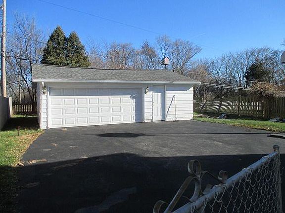 4th image of 299 Maplewood Dr