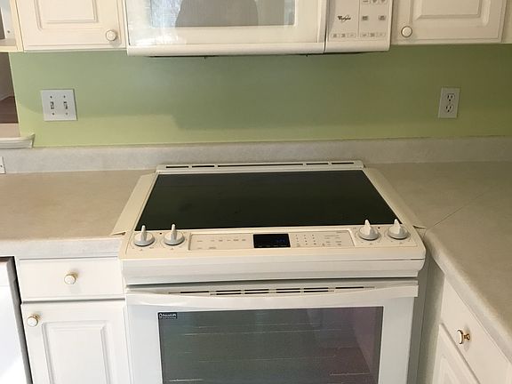 5th image of 228 Chauncey Ct