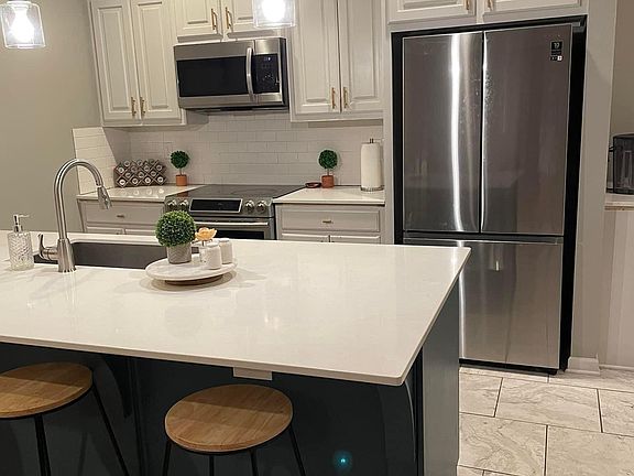Kitchen with Large Island