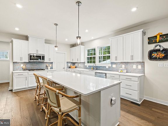 2nd image of 5036 Kingsley Ct