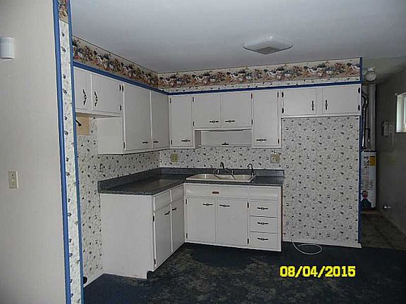 3rd image of 624 S Sunset Dr