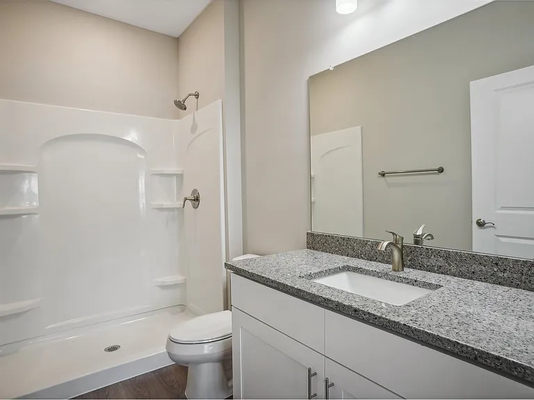 Oak Tree Apartments & Townhomes — Photo 33