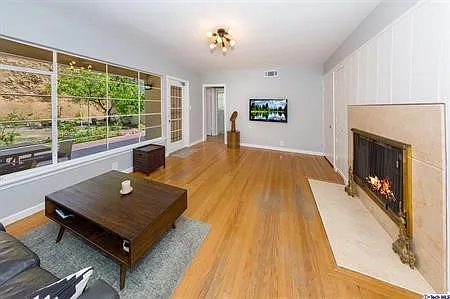 107 E Kenneth Rd — Photo 9