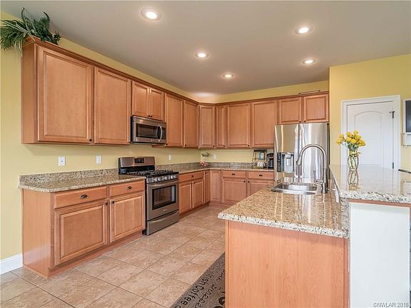 4th image of 1021 Maize St