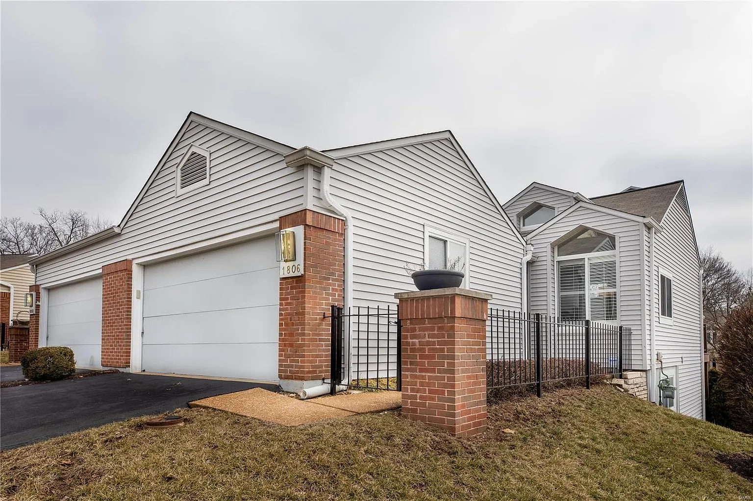 1806 Ridgeview Circle Dr photo 1