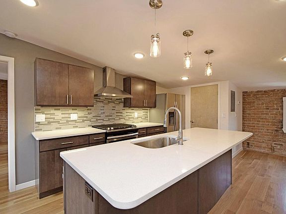 5th image of 34 E 14th St #502