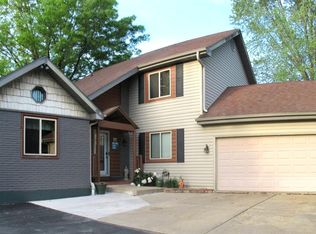 26850 Willow Creek Rd, Sterling, IL 61081