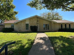 2812 Crowley Ct, Arlington, TX 76012