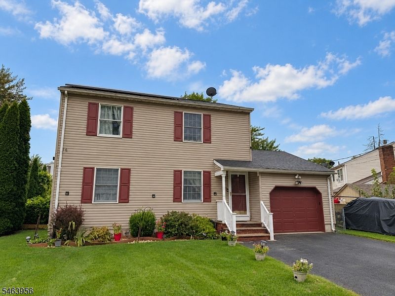 1st image of 527 Valentine St