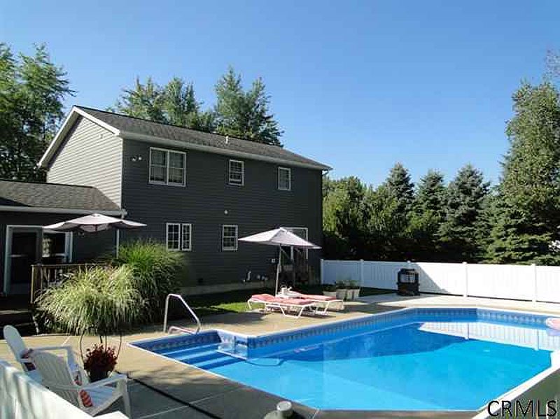 2nd image of 1511 MAPLE CREST Drive