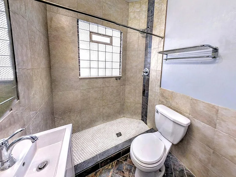 120 Fairbanks St NE #1 — Photo 9