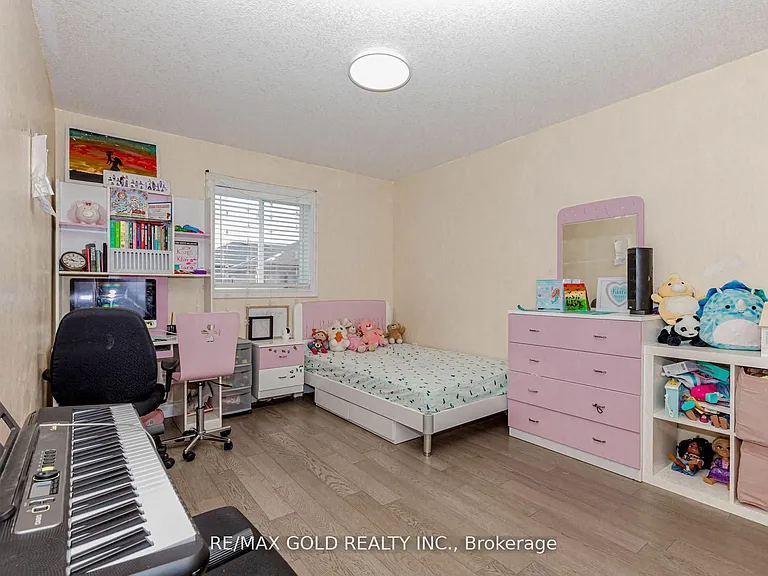 240 Birkinshaw Rd — Photo 41