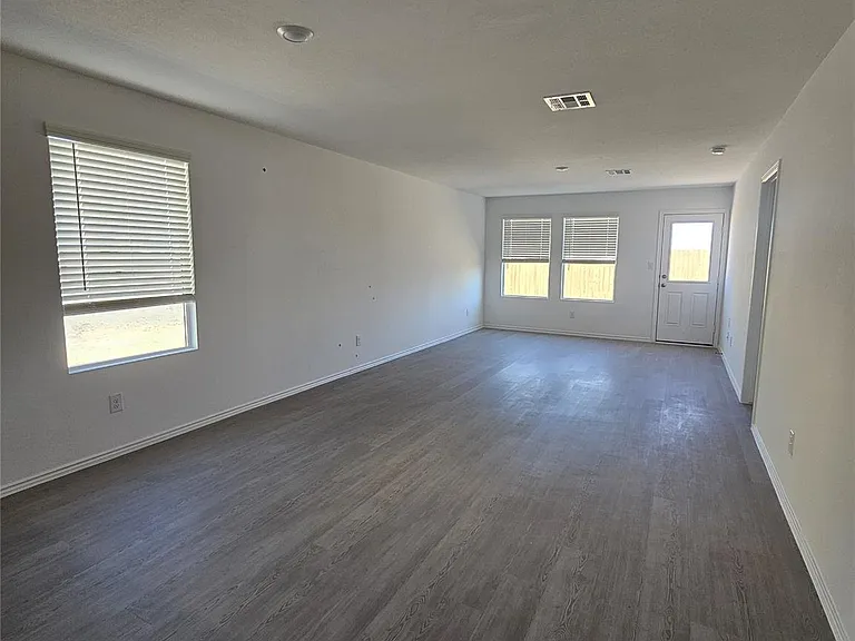 2304 Blizzard Dr — Photo 21