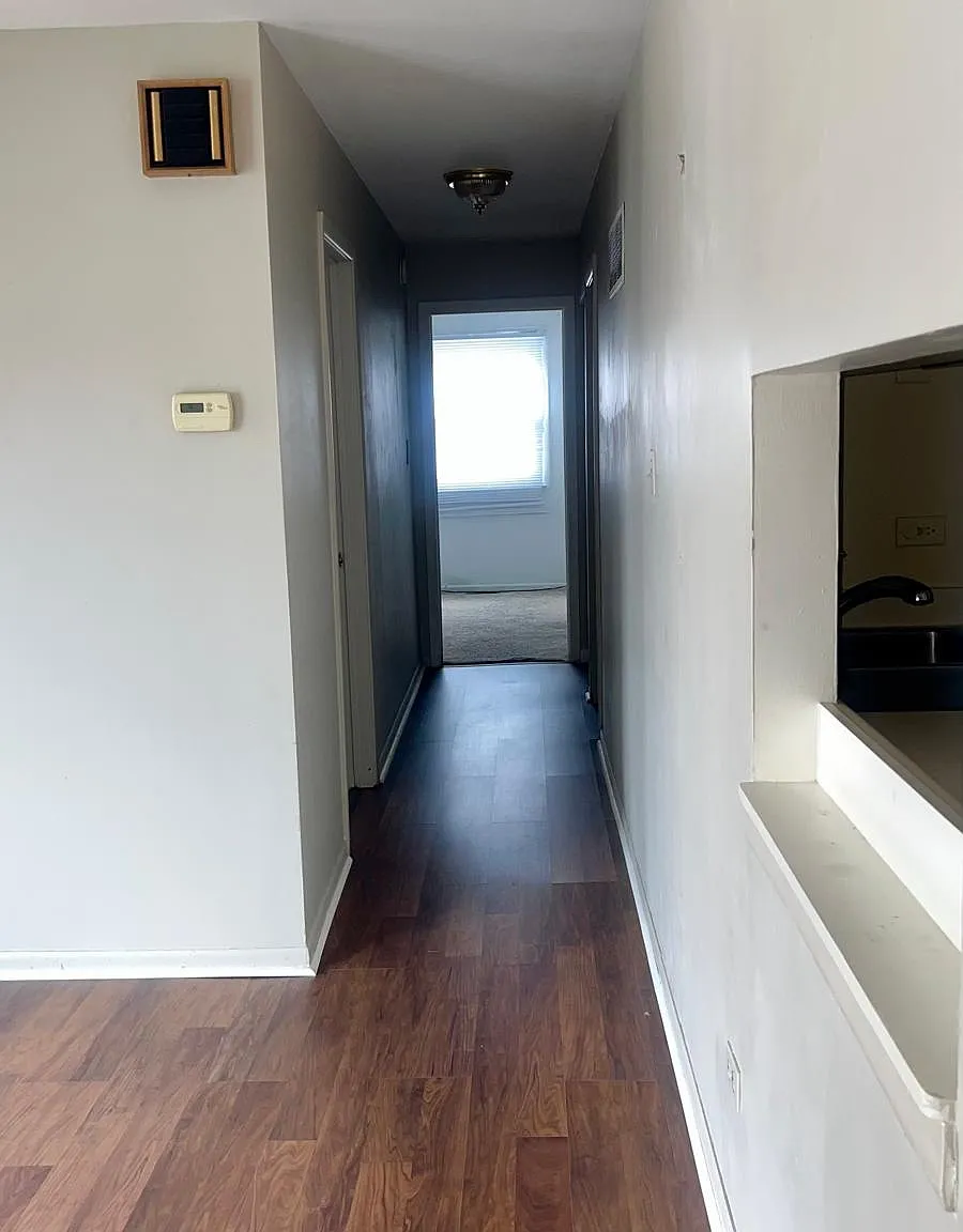 2 bed, 1000 sqft, $2,200 — Photo 2