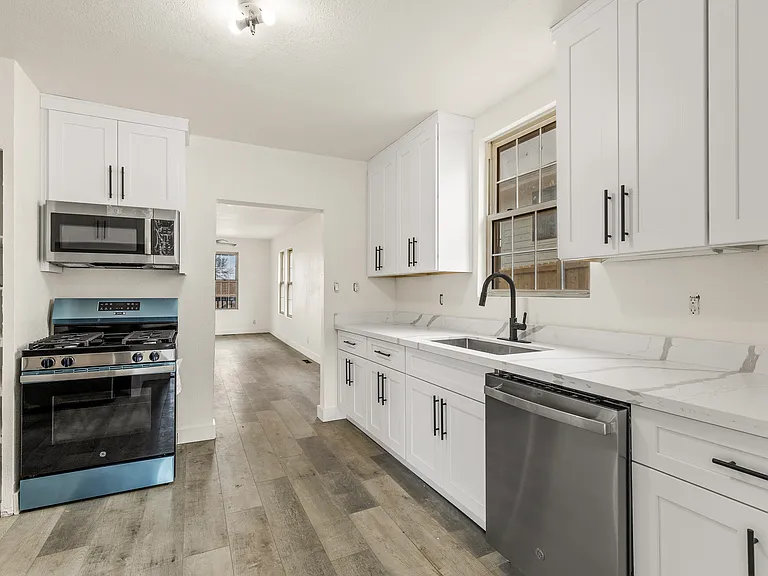 114 E Sherman Ave — Photo 16