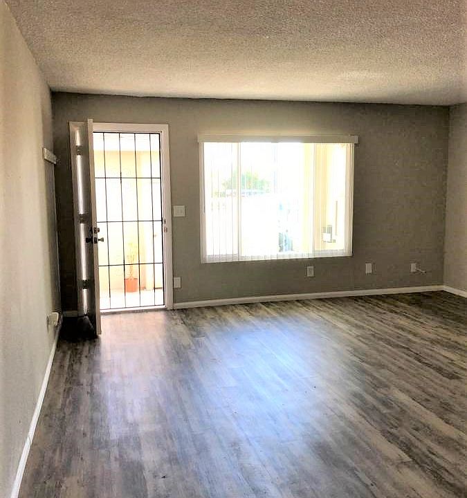 1st image of 1024 Chalcedony St