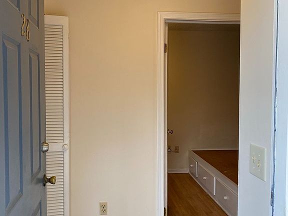 3rd image of 1227 Barnwell St Unit 28