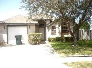 8916 Navajo Ln, Laredo, TX 78045