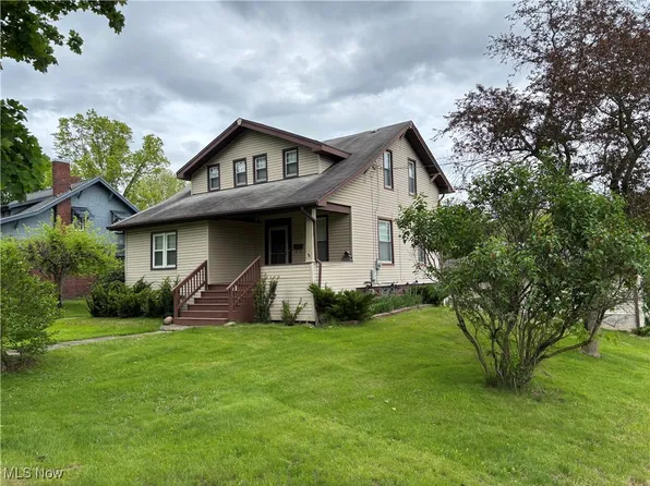 806 N Market St, East Palestine, OH 44413