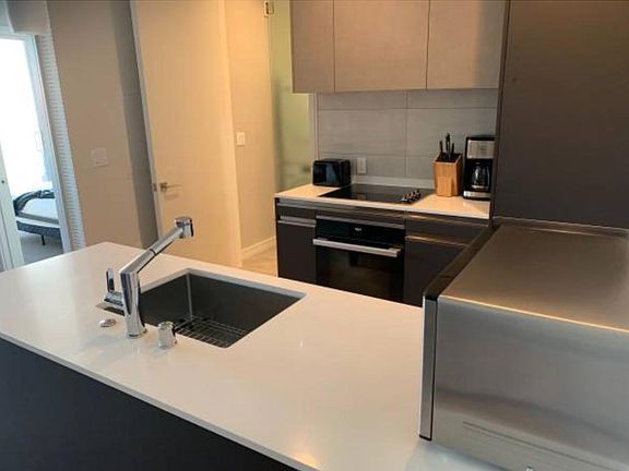 3rd image of 606 Capp St #201