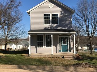 707 S 3rd St, De Soto, MO 63020