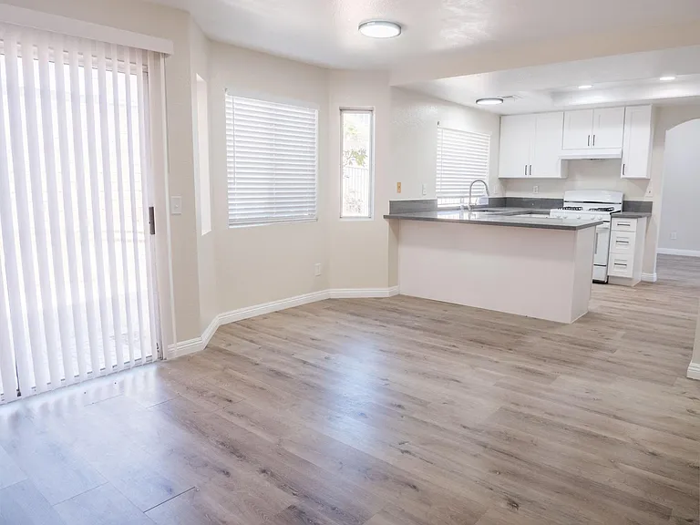 39547 Victoria St — Photo 3