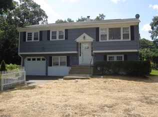 18 Beech St, Stanhope, NJ 07874
