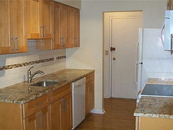 5th image of 56 Foxwood Dr APT 7