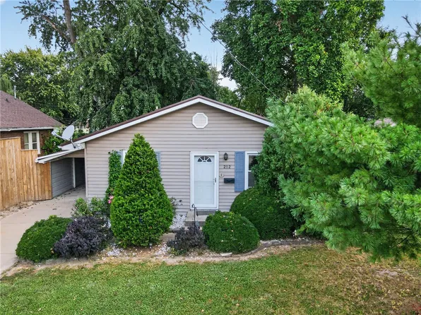 212 W Douglas Ave, Effingham, IL 62401