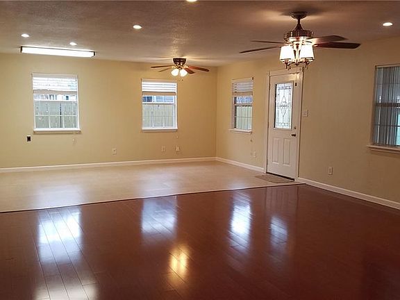3rd image of 414 Parkvale Ln