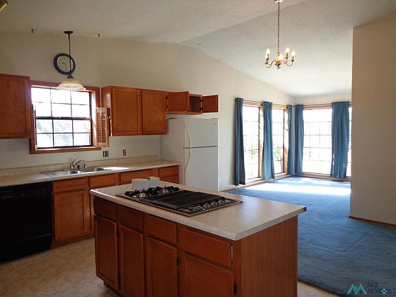 5th image of 700 Rose Dr