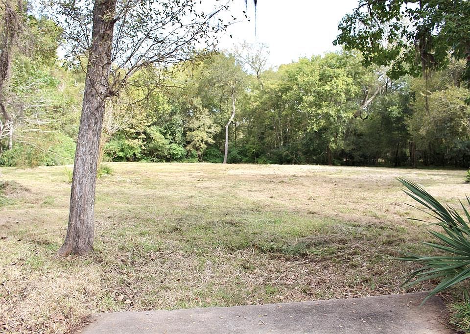 1st image of 609 Oak Dr