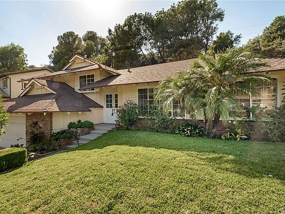 3rd image of 815 Puma Canyon Ln