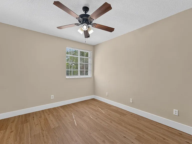 6775 SW 195th Ave — Photo 18