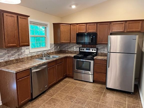2nd image of 340 Williamsburg Ln