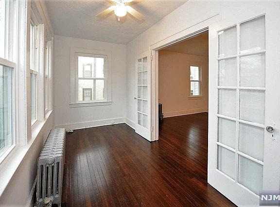 5th image of 49 Pierce Ave #1