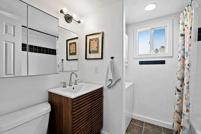 4733 N Clay St — Photo 8
